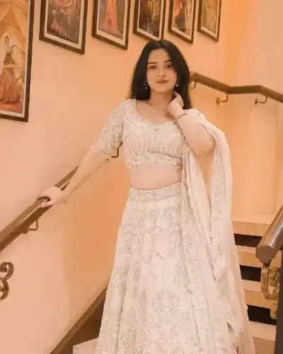Escort Rajura